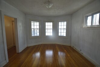 61 Burr Ct in Bridgeport, CT - Building Photo - Building Photo