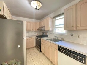 19 Dartmouth Ln in Danbury, CT - Building Photo - Building Photo