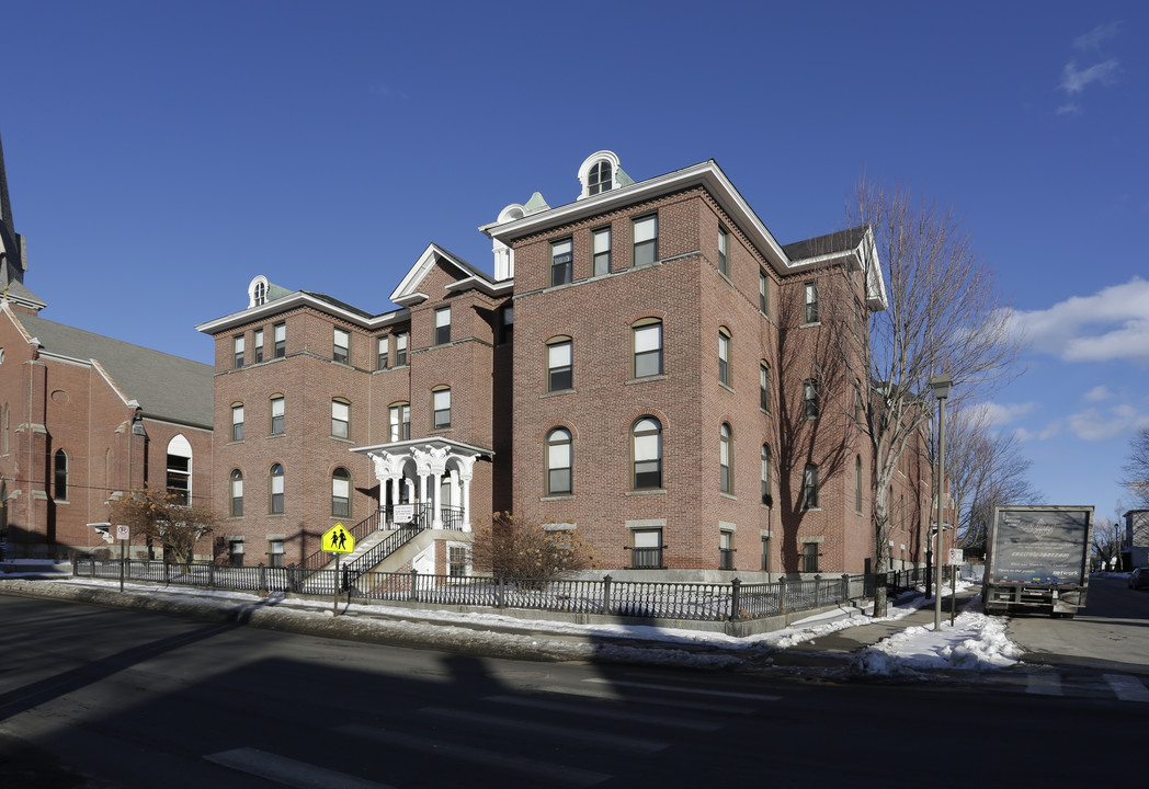 Frances Warde House in Manchester, NH - Foto de edificio