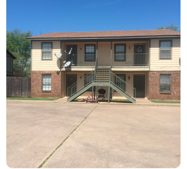 604 Race St in Crowley, TX - Building Photo