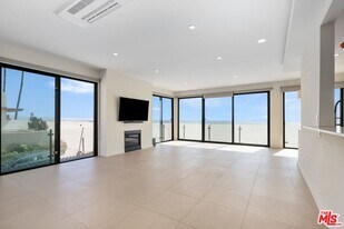 1 Northstar St in Marina Del Rey, CA - Building Photo