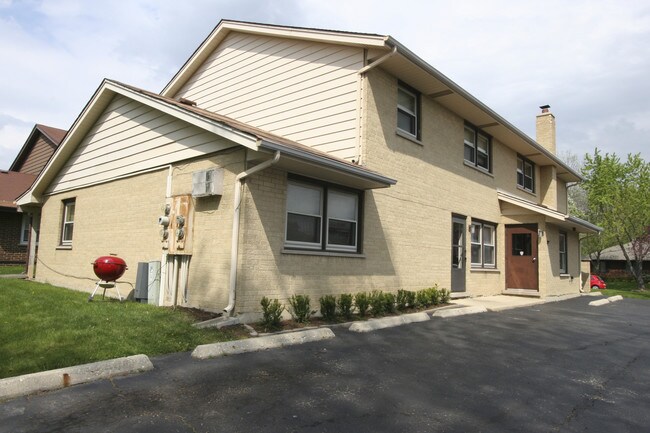 115 N Whispering Hills Dr in Naperville, IL - Building Photo - Building Photo