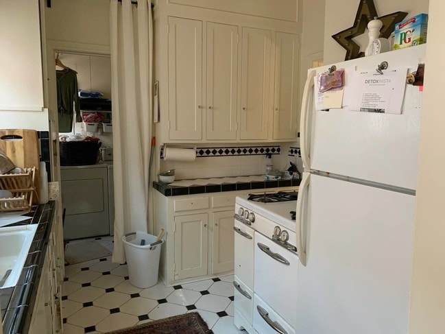 232 S Poinsettia Pl, Unit 230 1.25 in Los Angeles, CA - Foto de edificio - Building Photo