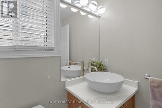 1376 S Wenige Dr in London, ON - Building Photo - Building Photo