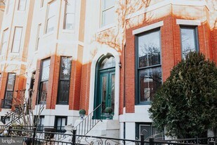 2511 Madison Ave in Baltimore, MD - Building Photo