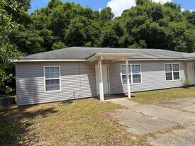 5326 Vernon Taylor Rd in Baker, FL - Building Photo
