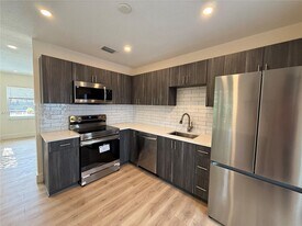 1243 NW 25th St in Miami, FL - Building Photo