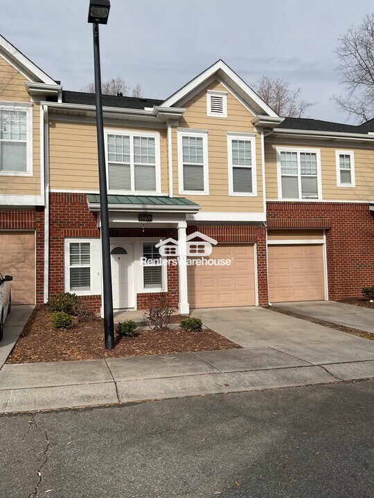 15406 St Christopher Ct in Charlotte, NC - Foto de edificio