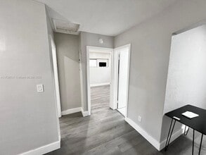 226 SW 6th St, Unit A in Dania Beach, FL - Building Photo - Building Photo