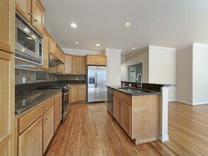 1575 NE Iris St in Issaquah, WA - Building Photo - Building Photo