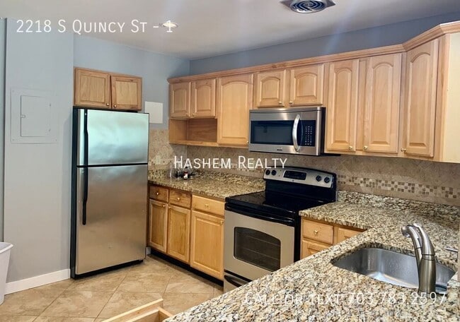 property at 2218 S Quincy St