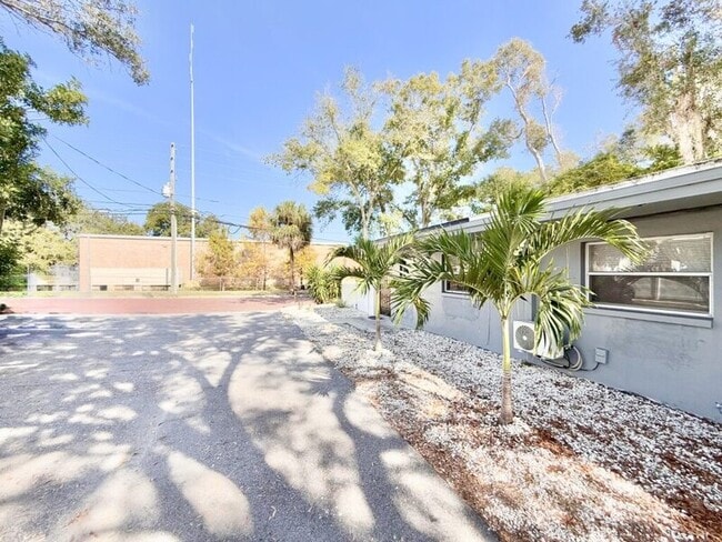 115 Cleveland Ave SW in Largo, FL - Building Photo - Building Photo