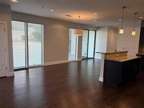 1512 Forest Trail in Austin, TX - Building Photo - Building Photo