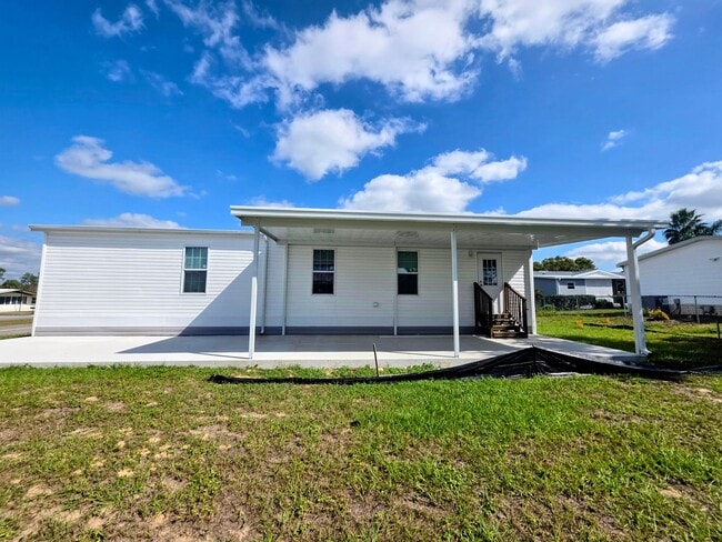 16037 Brookridge Blvd in Brooksville, FL - Building Photo - Building Photo