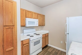 Palacio Del Sol I & II Senior Apartments in San Antonio, TX - Foto de edificio - Building Photo