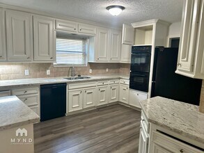 450 Old Hickory Dr in Conroe, TX - Foto de edificio - Building Photo