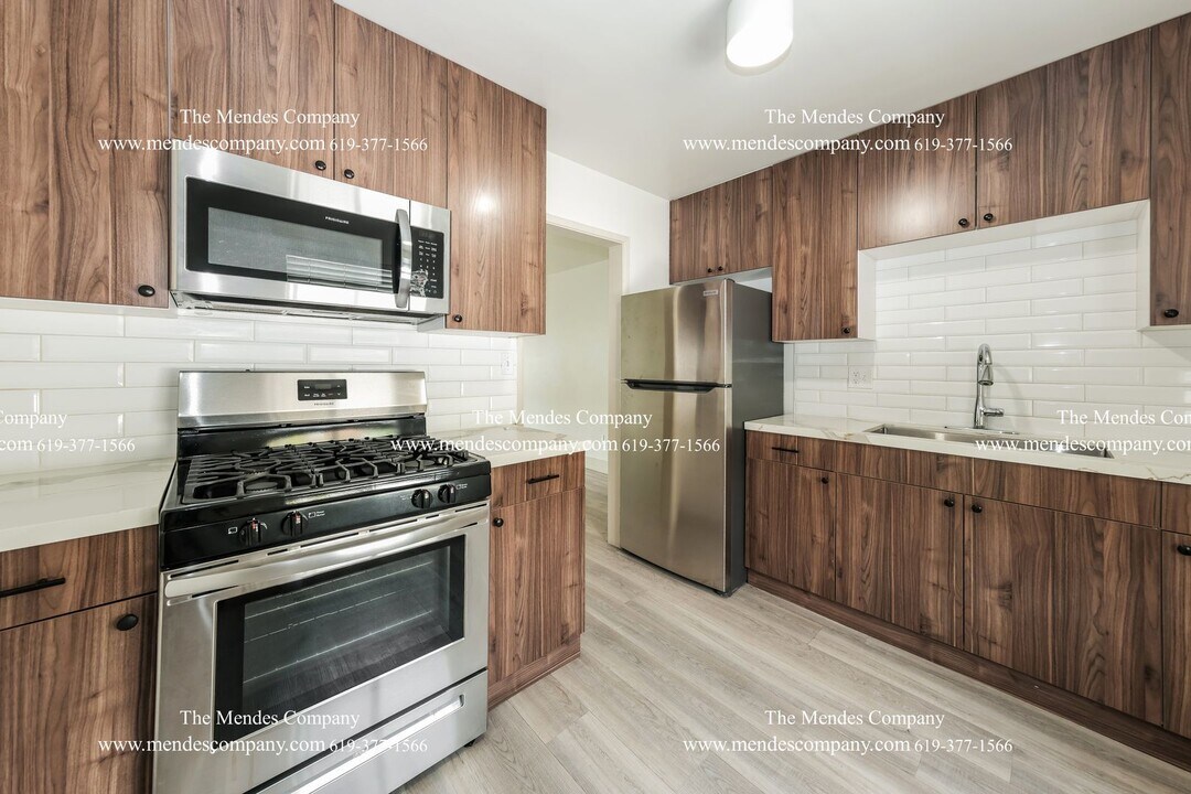 1762 Robinson Ave in San Diego, CA - Building Photo