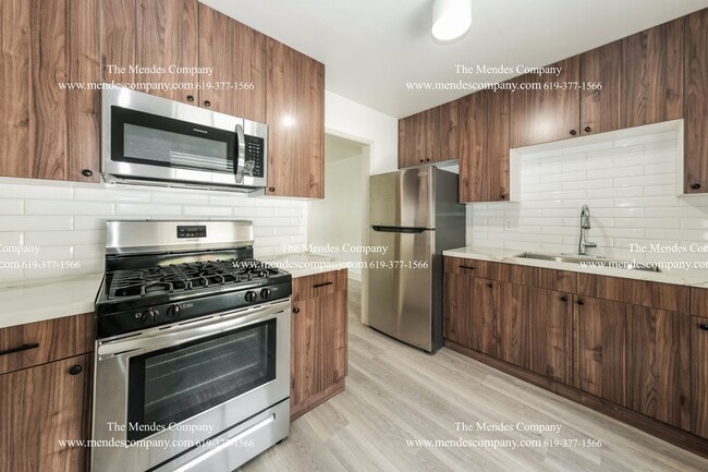 property at 1762 Robinson Ave