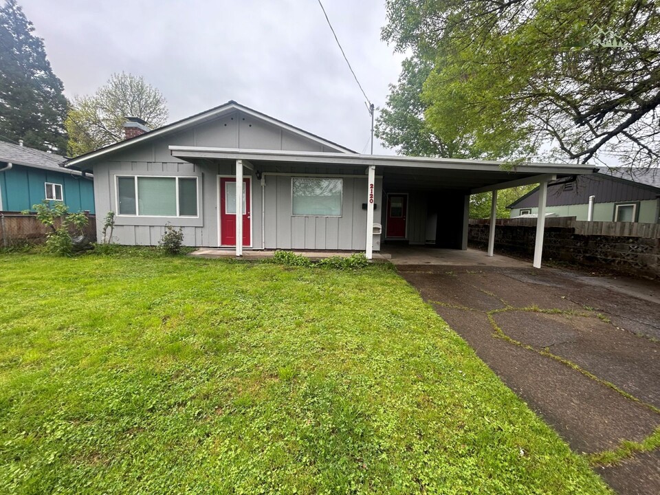 2120 Hayes St in Eugene, OR - Building Photo