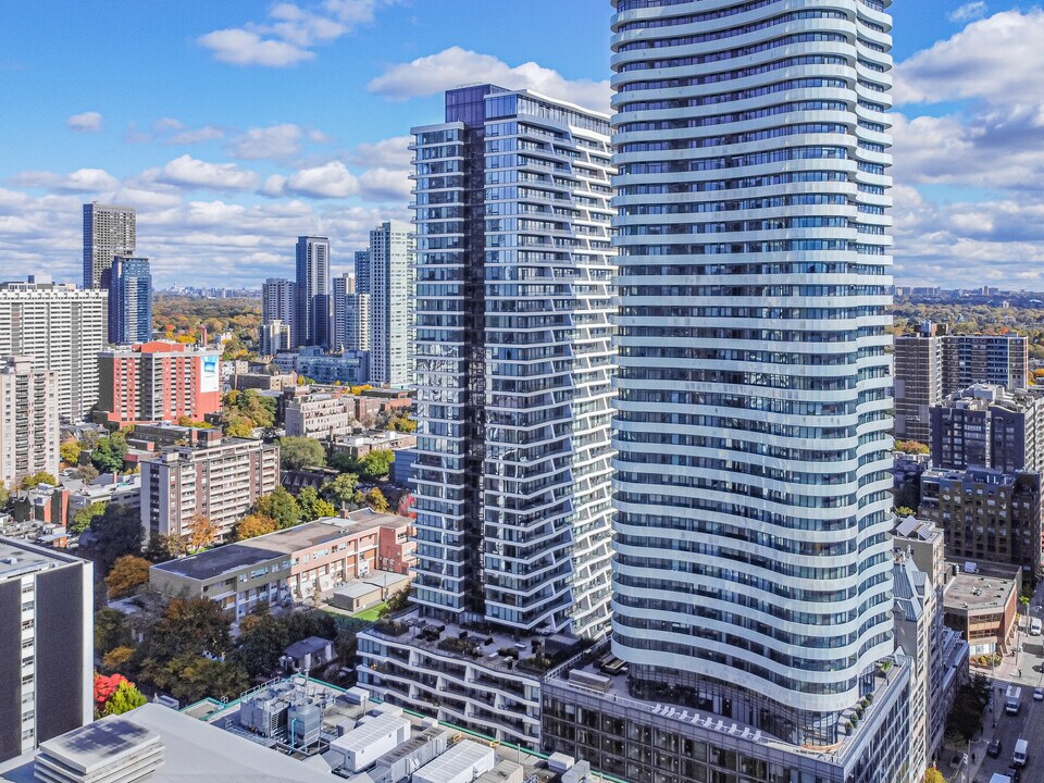 Axis Condos in Toronto, ON - Building Photo