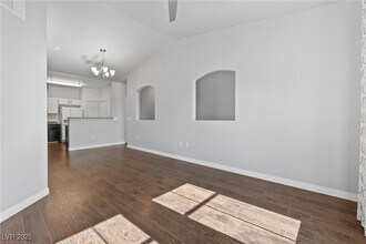 10550 W Alexander Rd, Unit 2057 in Las Vegas, NV - Building Photo - Building Photo