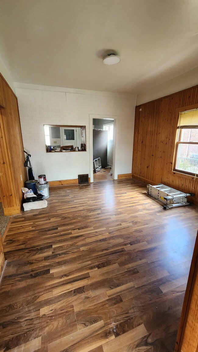 property at 2920 W Arthur Ave
