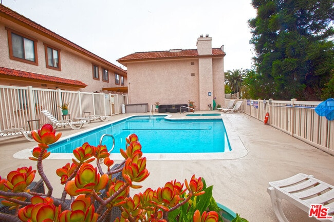4365 McLaughlin Ave in Los Angeles, CA - Building Photo - Building Photo