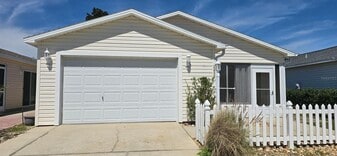 2419 Southern Oak St in the Villages, FL - Building Photo