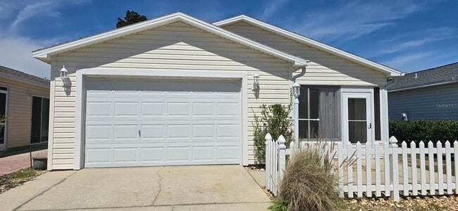 property at 2419 Southern Oak St