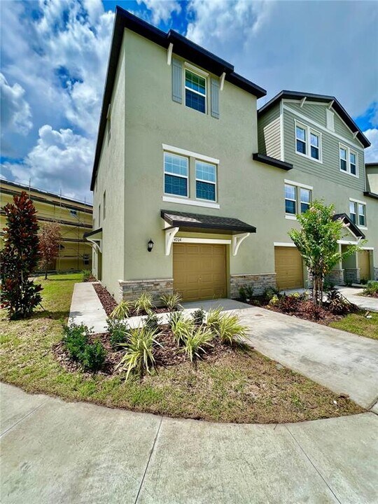 4704 Tuscan Loon Dr in Tampa, FL - Building Photo