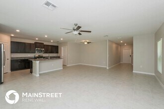 5227 White Chicory Dr in Apollo Beach, FL - Building Photo - Building Photo