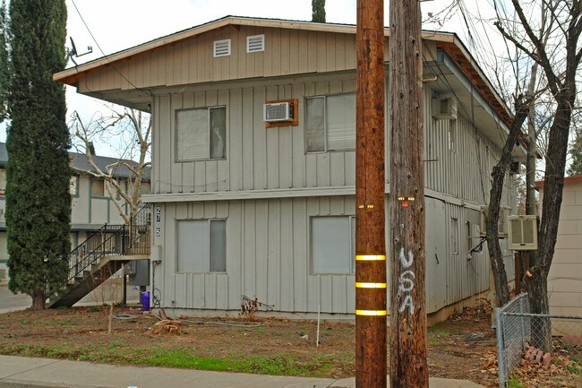 2705-2705 Akard Ave in Redding, CA - Building Photo - Building Photo