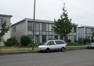 130 W Wilson Ave in Orange, CA - Building Photo - Building Photo