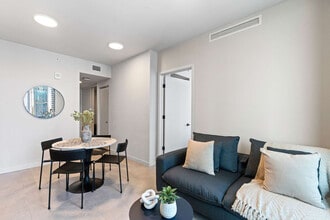 121 NE 5th St in Miami, FL - Building Photo - Building Photo