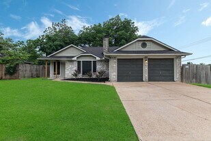 3601 Clover Ln in Deer Park, TX - Building Photo