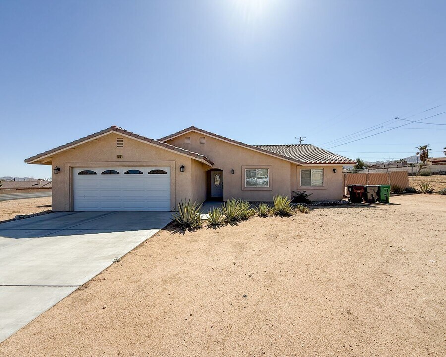 7315 La Habra Ave in Yucca Valley, CA - Building Photo