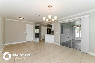 1023 SE 17th Ave in Cape Coral, FL - Building Photo - Building Photo