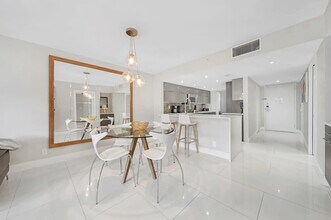 1717 N Bayshore Dr in Miami, FL - Building Photo - Building Photo