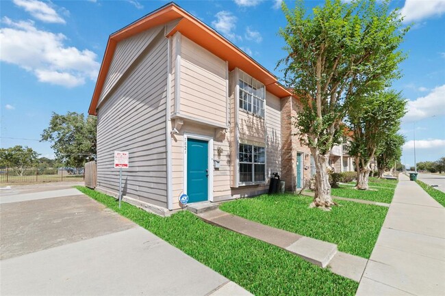 7821 Fuqua St in Houston, TX - Building Photo - Building Photo