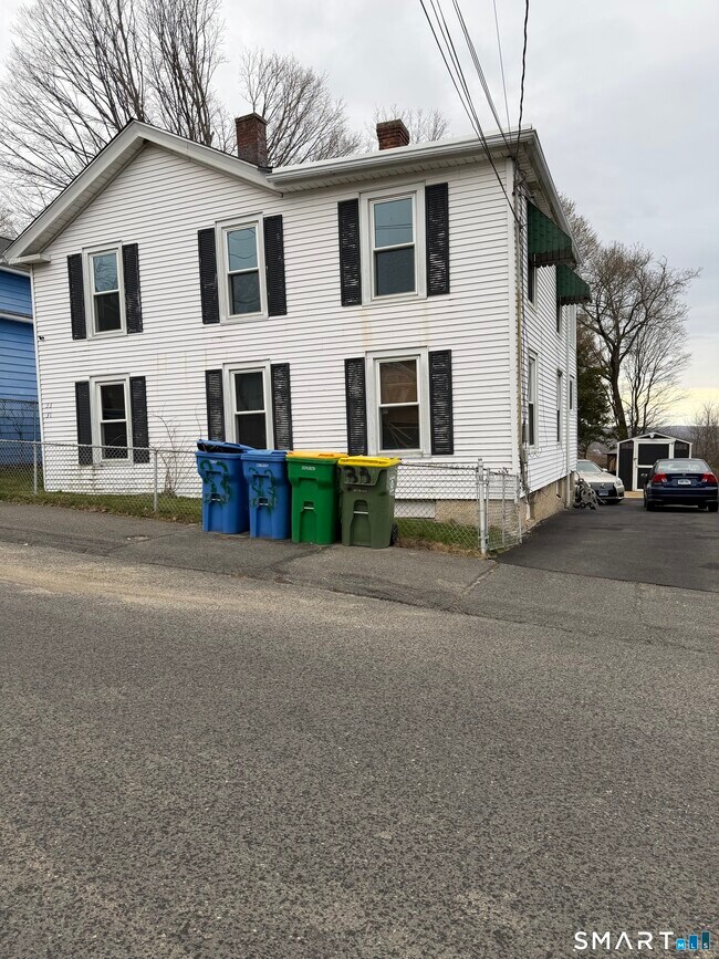 33 Pilgrim Ave in Waterbury, CT - Building Photo - Building Photo