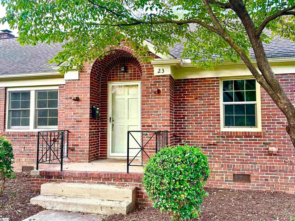 600 University Ridge in Greenville, SC - Building Photo
