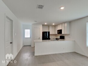 1267 Hackberry Trl in Wilmer, TX - Building Photo - Building Photo