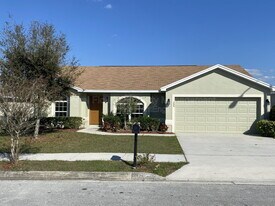250 Highland Meadows Ct in Davenport, FL - Building Photo