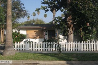 544-550 N Mentor Ave in Pasadena, CA - Foto de edificio - Building Photo