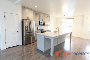 468 S 700 W in American Fork, UT - Building Photo