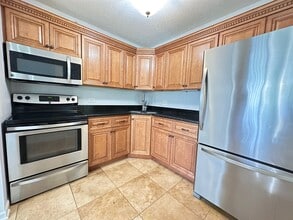1840 Huntington Blvd in Hoffman Estates, IL - Building Photo - Building Photo