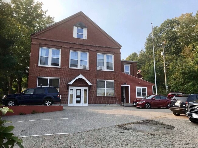 178 Main St, Unit Unit #1 in Newmarket, NH - Building Photo - Building Photo