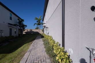 5535 Tripoli Dr in Palmetto, FL - Building Photo - Building Photo
