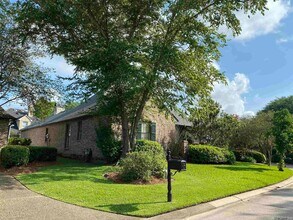 17951 Grand Cypress Creek Ave in Baton Rouge, LA - Building Photo - Building Photo