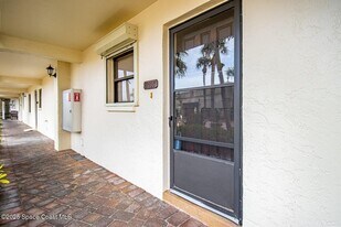 840 N Atlantic Ave in Cocoa Beach, FL - Building Photo